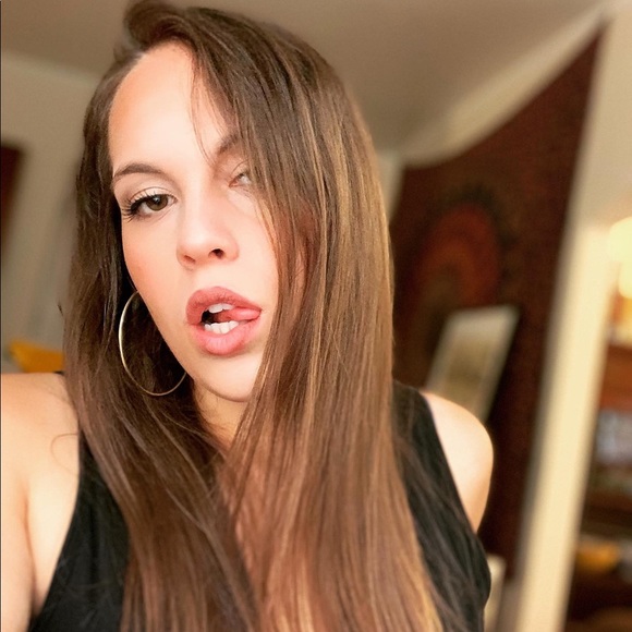 Meet your Posher, Olivia - Picture 5 of 8